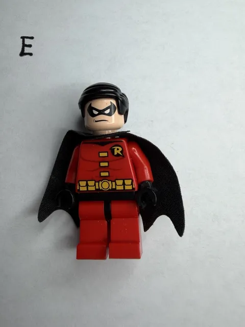 NEW LEGO - Figure - Super Heroes - Robin w/ Black Cape - set 6857 6860 30166