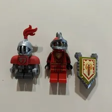 Lego Minifigure Macy Nexo Knights With Shield & Macy Bot
