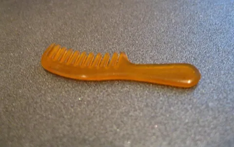 VINTAGE CPG 1981 KENNER 4.5" GLAMOUR GALS Doll-SHARA/JANA ORANGE HAIR COMB ONLY
