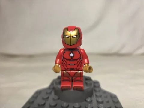LEGO Super Heroes Invincible Iron Man Marvel Minifigure sh0368 from 76077 Tony S