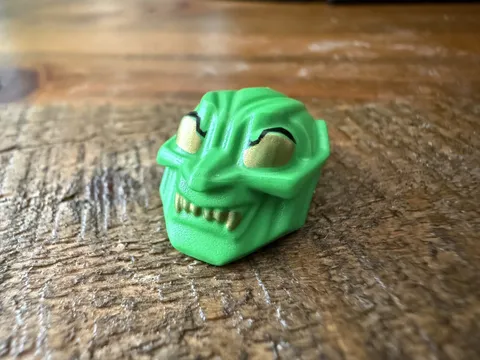 LEGO Spiderman - Green Goblin Mask with Gold Eyes and Teeth D23 x225pb01