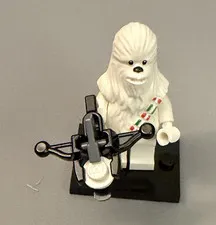 LEGO Star Wars White Chewbacca Minifigure w/ Bowcaster Weapon & Display Base