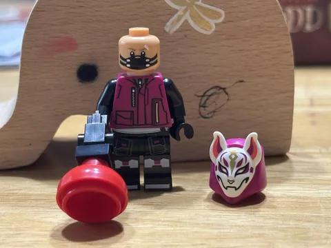 New LEGO Drift Minifigure Fortnite Battle Bus 77073 