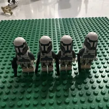 LEGO Star Wars Clone Trooper Minifigure Lot of 4 w/ Helmets & Blasters
