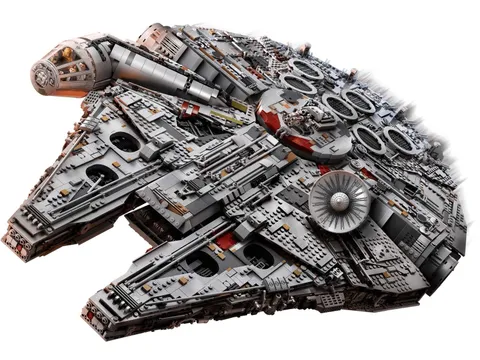LEGO Star Wars UCS Millenium Falcon 75192 Complete, Rebagged W/Mini Figs & Stand