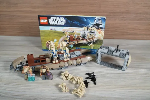 7929 LEGO Star Wars: The Battle of Naboo 99% Complete w/ Minifigs & Instructions
