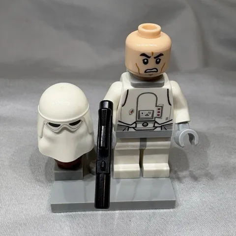 SPECIAL LEGO Star Wars Snowtrooper Minifigure w/ White Helmet & Blaste