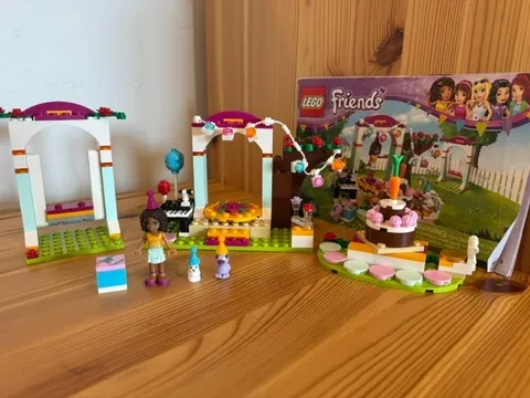 LEGO Friends Birthday Party #41110  100% complete with 1 minifigure