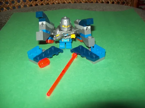 LEGO NEXO KNIGHTS -PARTS AND PIECES,MIN.FIG FOR SET ULTIMATE ROBIN # 70333