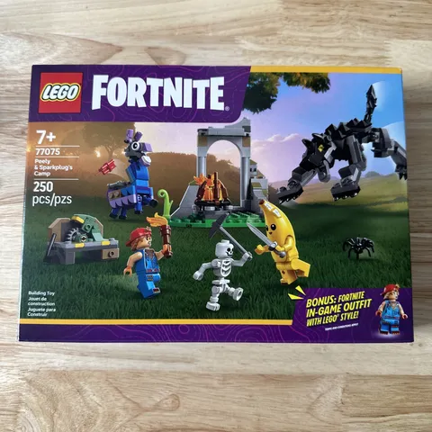 LEGO FORTNITE Peely & Sparkplug’s 77075 250 pieces Age 7+