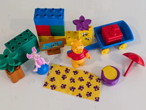 LEGO 2983 - Duplo: Winnie The Pooh - NO BOX VINTAGE 1999 Not Complete.