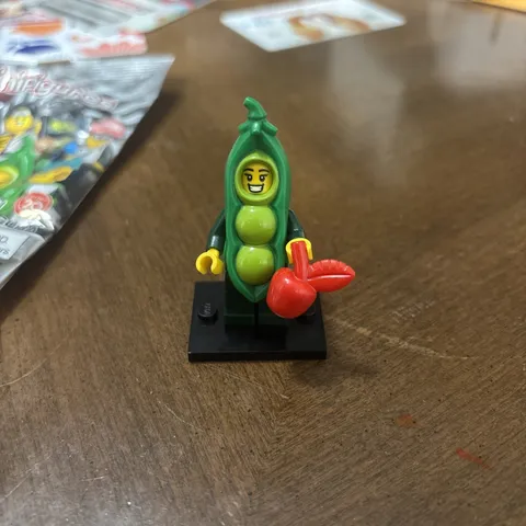 Lego 71027 Series 20 Collectable Minifigures - Pea Pod Costume Girl