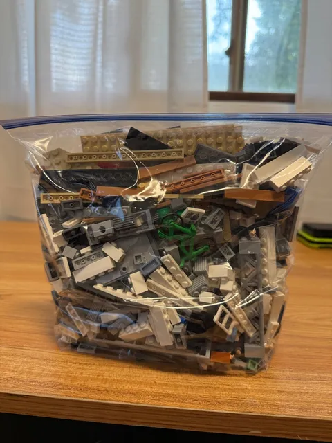 LEGO Ideas: Seinfeld (21328) With Minifigures - Disassembled and bagged