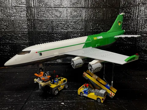 2013 Lego (60022) Cargo Terminal Airport City Jet Freight & Loading Set w/Manual