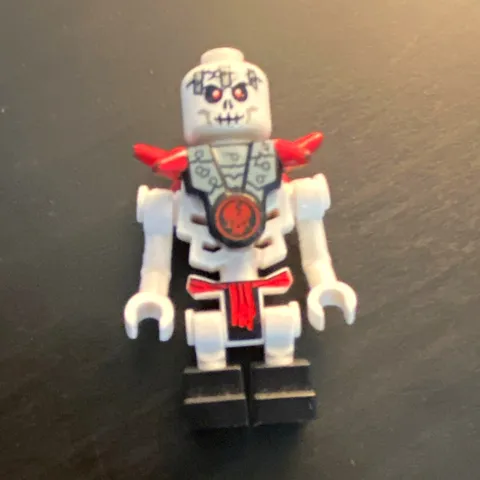 LEGO White Skeleton Robot/Cyborg Minifigure Red Shoulder Armor Spikes