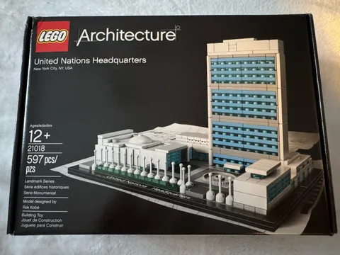 LEGO ARCHITECTURE: United Nations Headquarters (21018) Still Sealed In Box