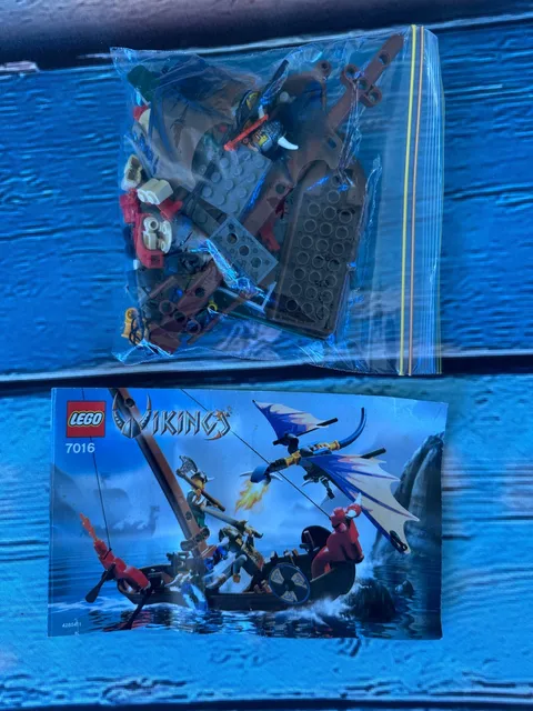 LEGO Vikings: Viking Boat Against the Wyvern Dragon (7016) 100% complete