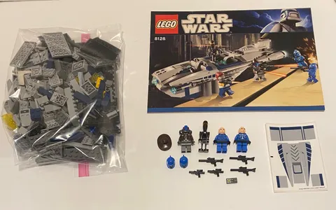 Lego 8128 Star Wars Cad Bane's Speeder with Instructions missing one figure 2010