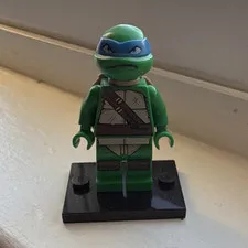 LEGO Teenage Mutant Ninja Turtles Leonardo Minifigure Green Turtle w/ Stand