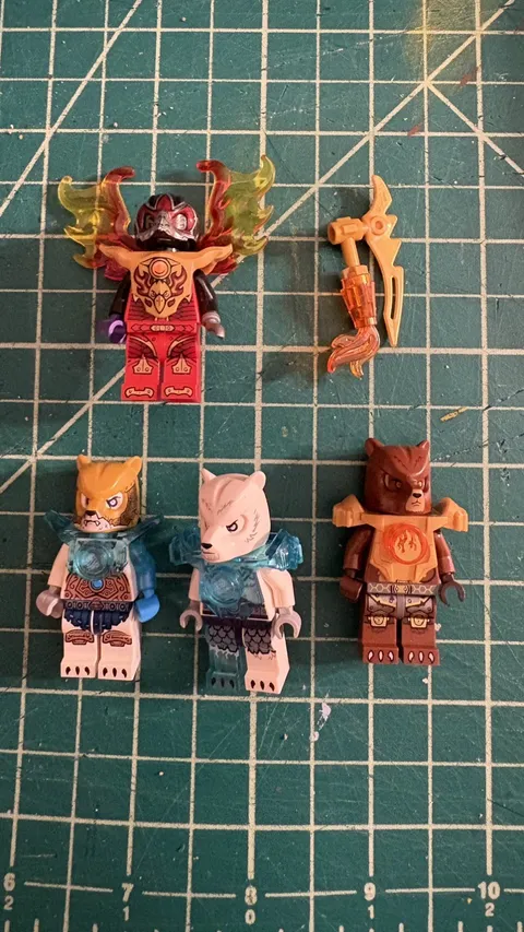 LEGO Legends of Chima Minifigure Lot of  4 w/ Armor Used Great Condition