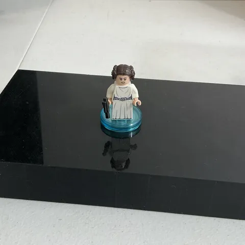 Genuine Lego Princess Leia White Dress Minifigure  -sw1036- 75301 75244