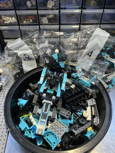 LEGO 76898 Speed Champions Formula E Panasonic Jaguar  POSSIBLY COMPLETE READ