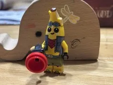 LEGO Fortnite Adventure Peely Minifigure Battle Bus 77073 Banana