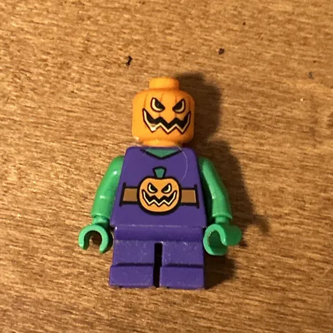 LEGO - Minifigure w/ Dark Orange Belt & Orange Pumpkin Jack-o-Lantern Marvel