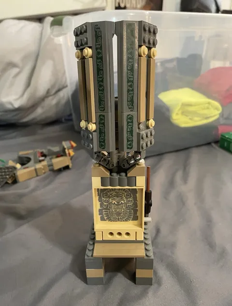LEGO Indiana Jones Temple of the Crystal Skull 7627 Incomplete Parts