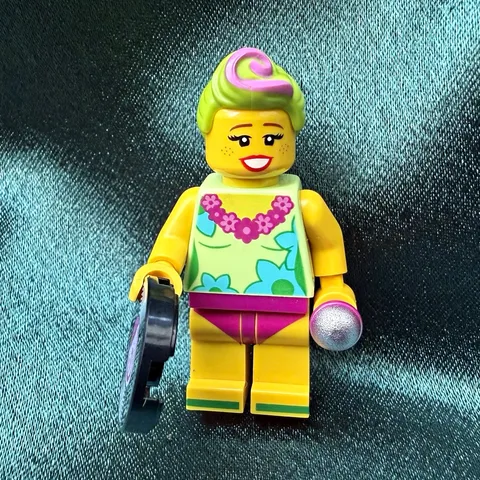 LEGO Movie 2 Minifigure Singer Hula Lula w/ Microphone & Vinyl Record 71023