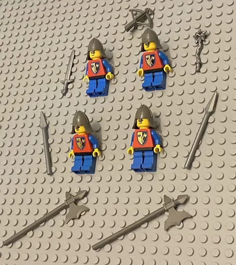 LEGO Knight Minifigures Lot of 4 Vintage Crusader Axe Knights Cas108 1987 Guys