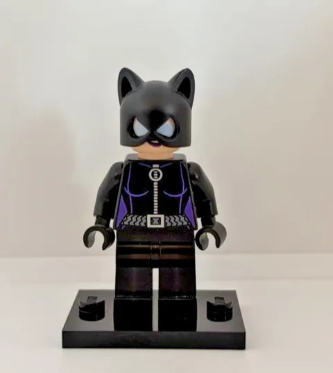 Lego DC Super Heroes Minifigure Catwoman, Purple Lips 6858 (v2)!