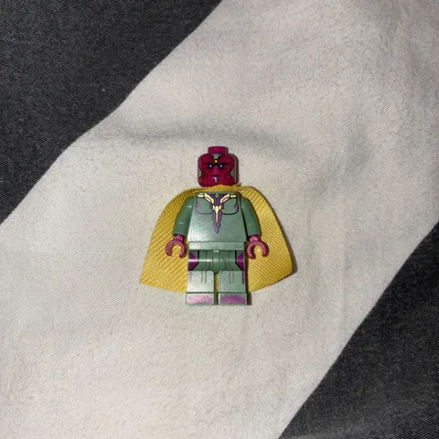 LEGO Marvel Vision Minifigure with Yellow Cape Movies Age 5+ Plastic Figure
