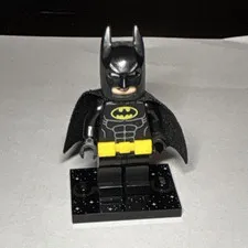 LEGO Super Heroes Batman Minifigure w/ Black Cape Yellow Utility Belt