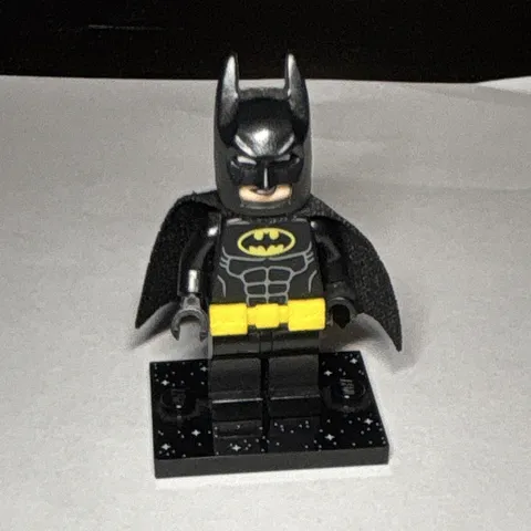 LEGO Super Heroes Batman Minifigure w/ Black Cape Yellow Utility Belt