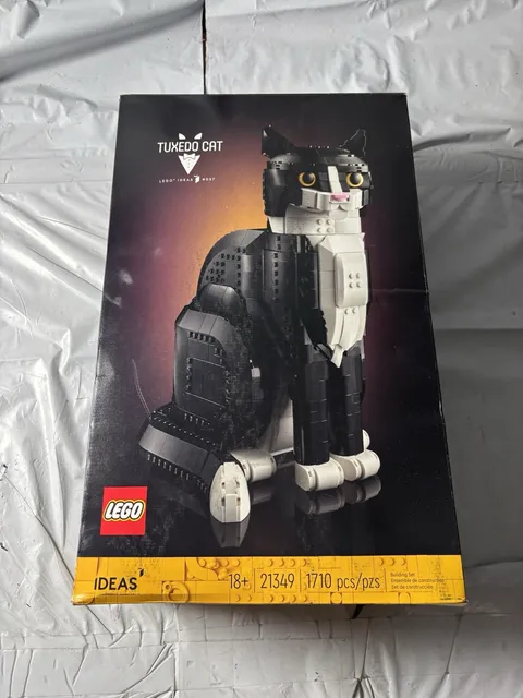 LEGO Ideas Tuxedo Cat Building Set  Home Decor 21349 1710 Pc Sealed Bags