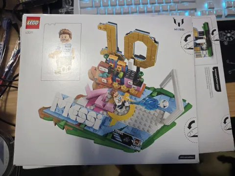 LEGO Lionel Messi Soccer Legend 43015 958pcs 2-in-1 Set, Ages 12+