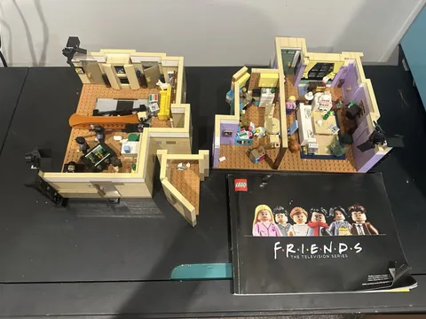 LEGO Icons: The Friends Apartments (10292) Incomplete