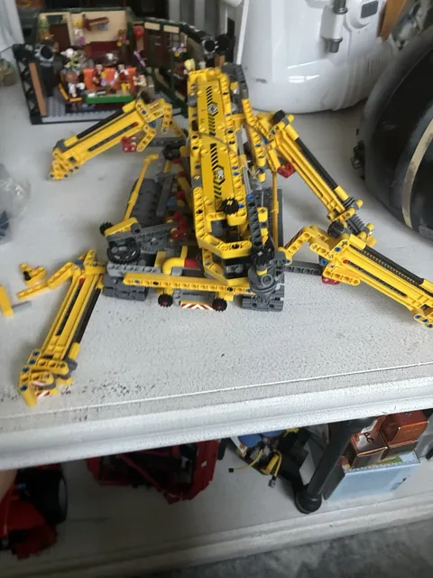 Lego 42097 Compact Crawler Crane Incomplete