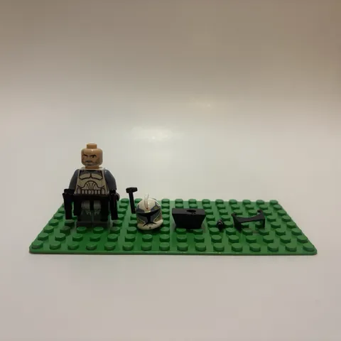 LEGO Phase 1 Commander Wolffe sw0330 with all accessories 