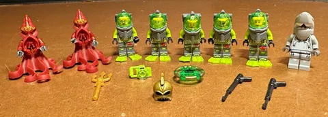 LEGO Atlantis Minifigures: Divers,  Squids, Shark & accessories Lot of 8 figures