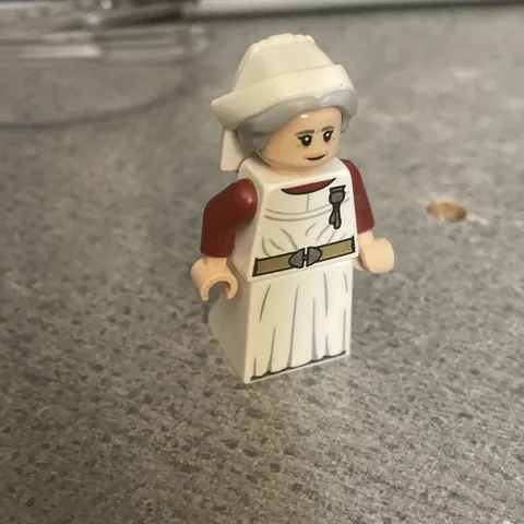 LEGO Harry Potter Minifigure Madam Poppy Pomfrey (Genuine)
