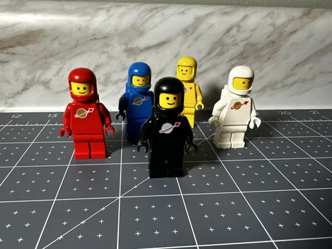 LEGO Classic Space Spaceman Minifigure Lot of 5 - Red Blue White yellow Black