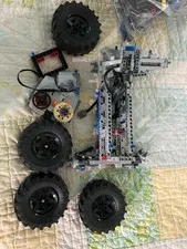 LEGO Bulk Lot of 7+Pounds Bricks Parts and Pieces .Motors Servos included.