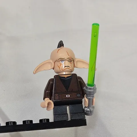 LEGO Star Wars Even Piell Minifigure sw0392 w/ Lightsaber from 9498