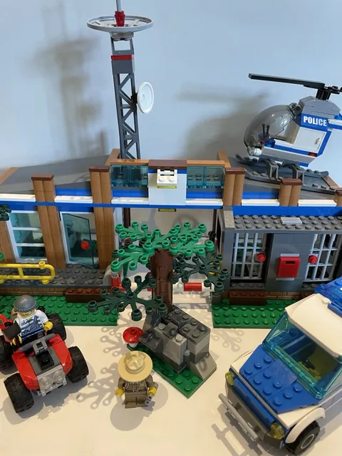 LEGO CITY SET 4440 FOREST POLICE STATION Complete PRINTED MANUAL NO BOX READ