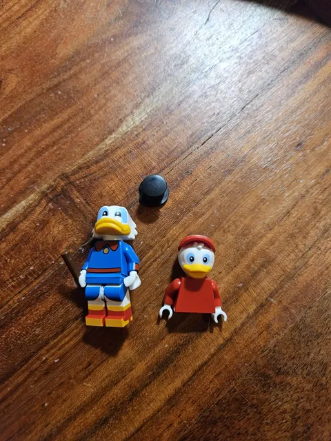 Lego Duck tails mini figures series 2 Uncle Scrooge & A nephew Top Half