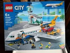 NEW LEGO CITY PASSENGER AIRPLANE 60262 RETIRED NIB 6+