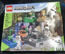 LEGO Retired Minecraft The Skeleton Dungeon 21189 Complete Set Boxed 364pc