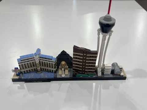 LEGO 21047 Architecture Las Vegas Skyline Set Retired No Instructions